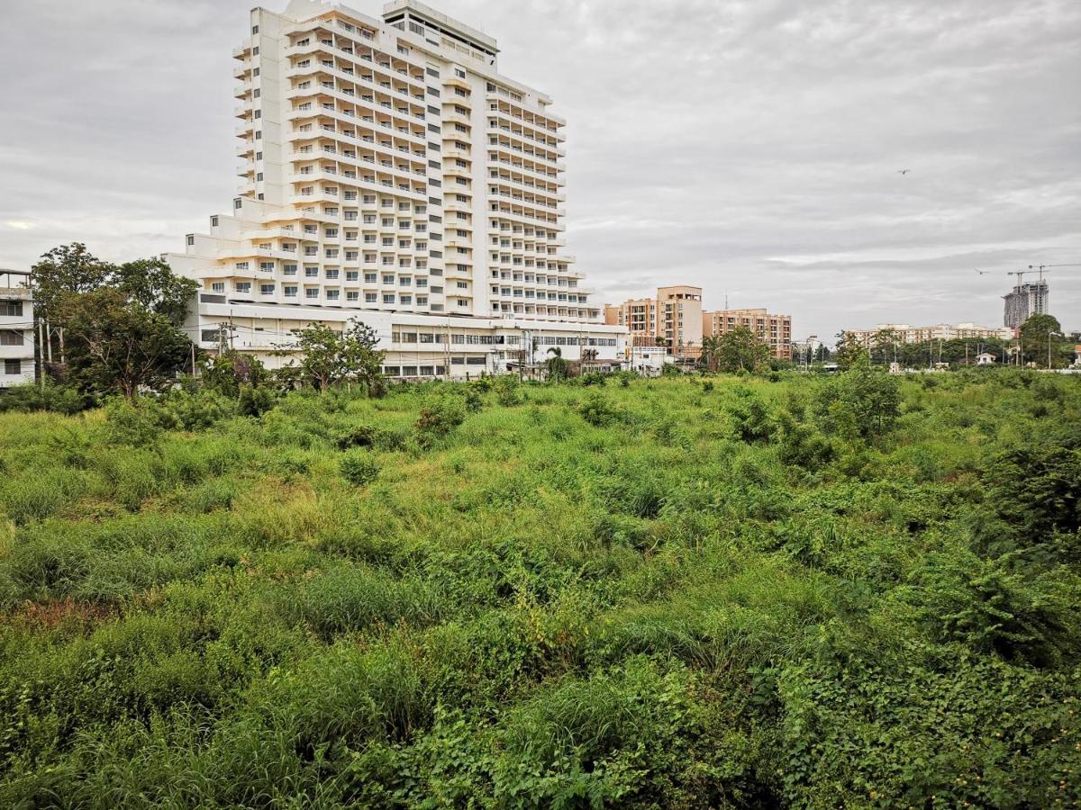White House By Sorot ตึกขาวโดยโสรฬ Apartamento Praia de Jomtien Exterior foto