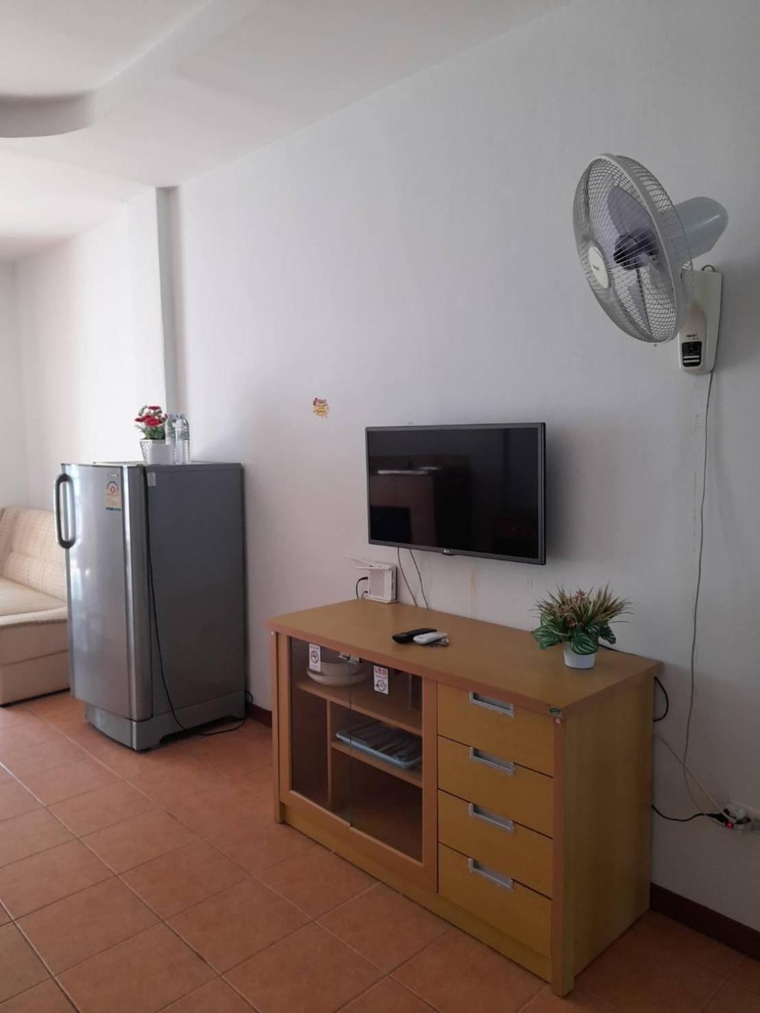 White House By Sorot ตึกขาวโดยโสรฬ Apartamento Praia de Jomtien Exterior foto