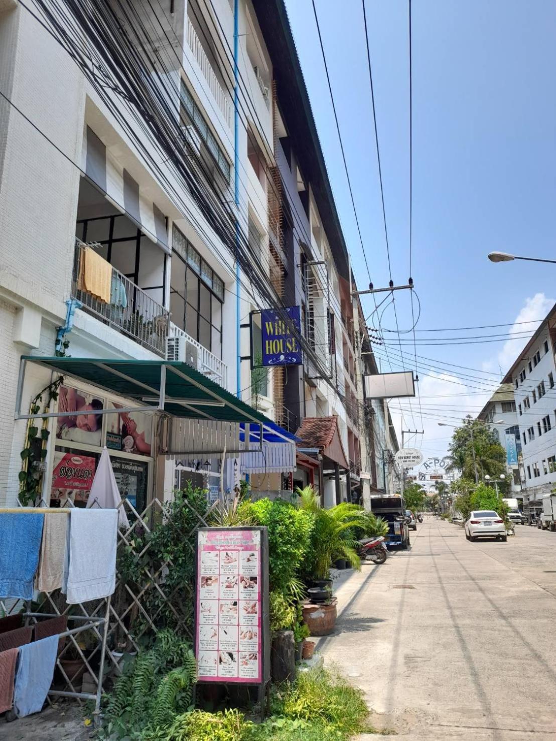 White House By Sorot ตึกขาวโดยโสรฬ Apartamento Praia de Jomtien Exterior foto