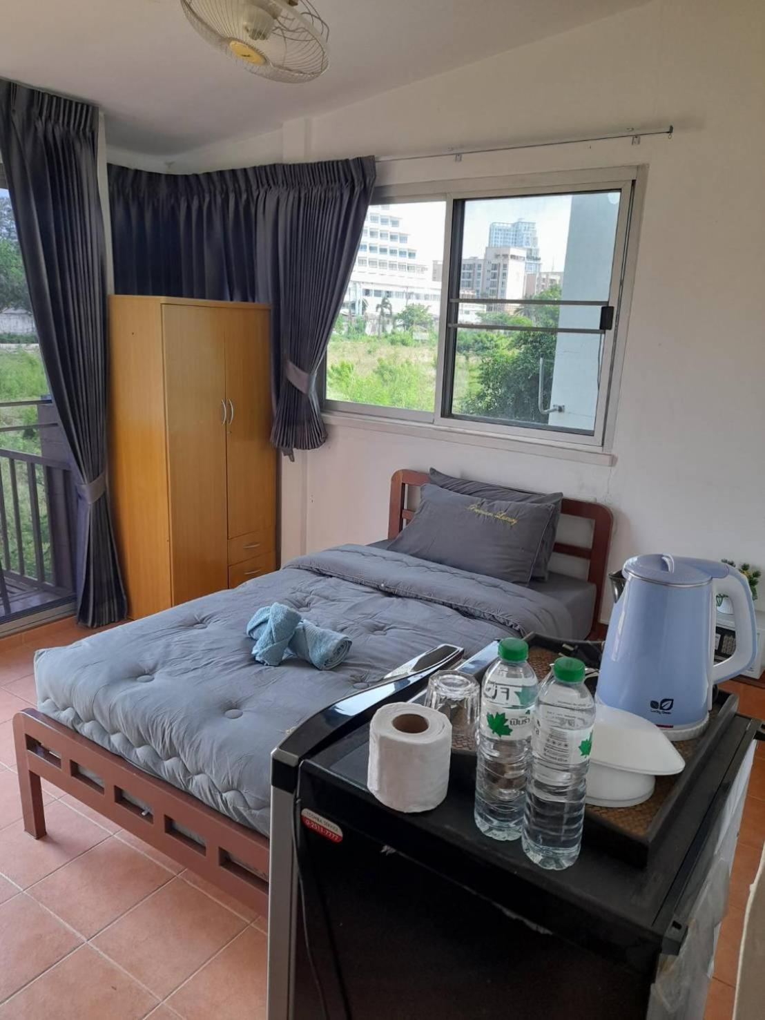 White House By Sorot ตึกขาวโดยโสรฬ Apartamento Praia de Jomtien Exterior foto