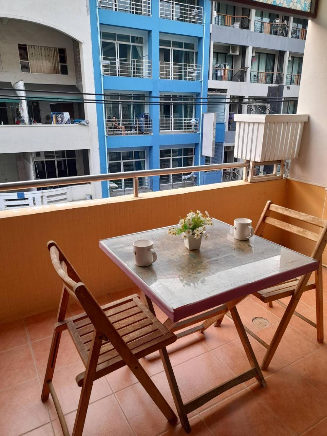 White House By Sorot ตึกขาวโดยโสรฬ Apartamento Praia de Jomtien Exterior foto