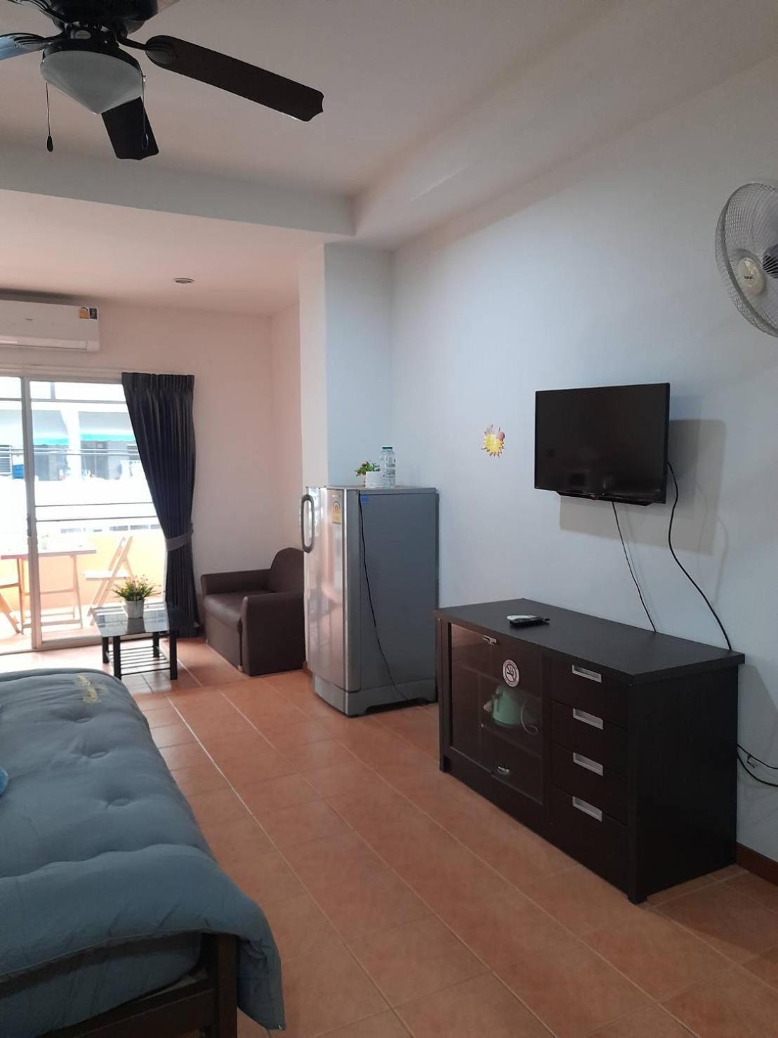 White House By Sorot ตึกขาวโดยโสรฬ Apartamento Praia de Jomtien Exterior foto