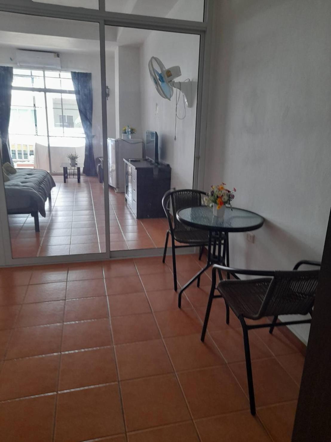 White House By Sorot ตึกขาวโดยโสรฬ Apartamento Praia de Jomtien Exterior foto
