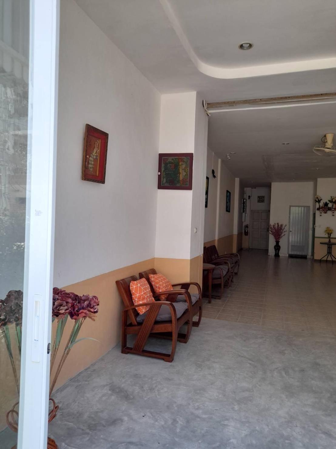 White House By Sorot ตึกขาวโดยโสรฬ Apartamento Praia de Jomtien Exterior foto