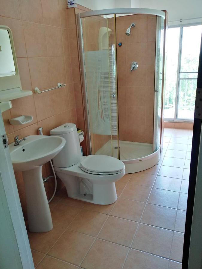 White House By Sorot ตึกขาวโดยโสรฬ Apartamento Praia de Jomtien Exterior foto